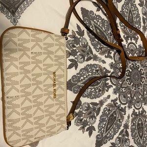 Michael kors crossbody